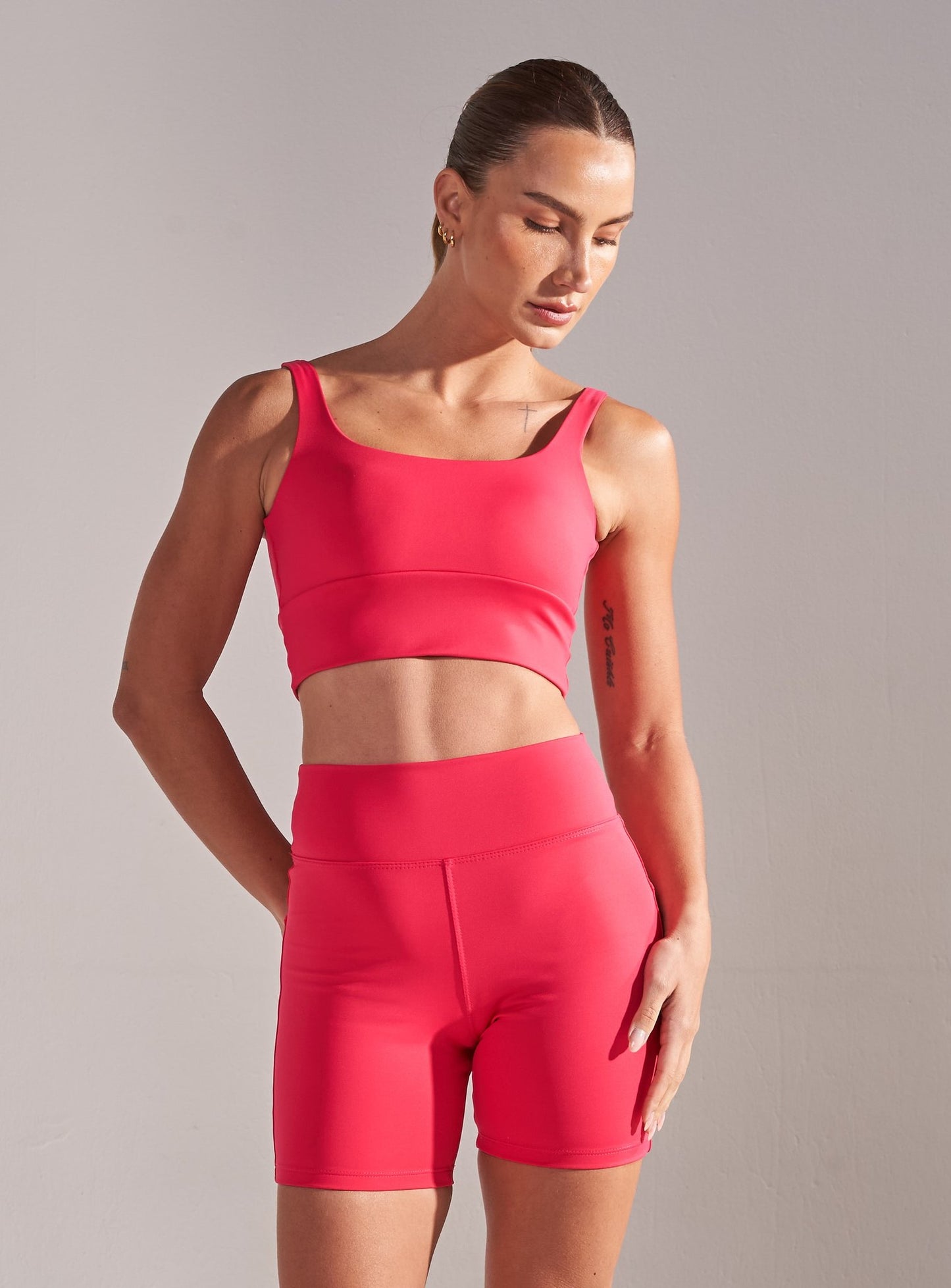 COMPRE O LOOK - Top + Shorts