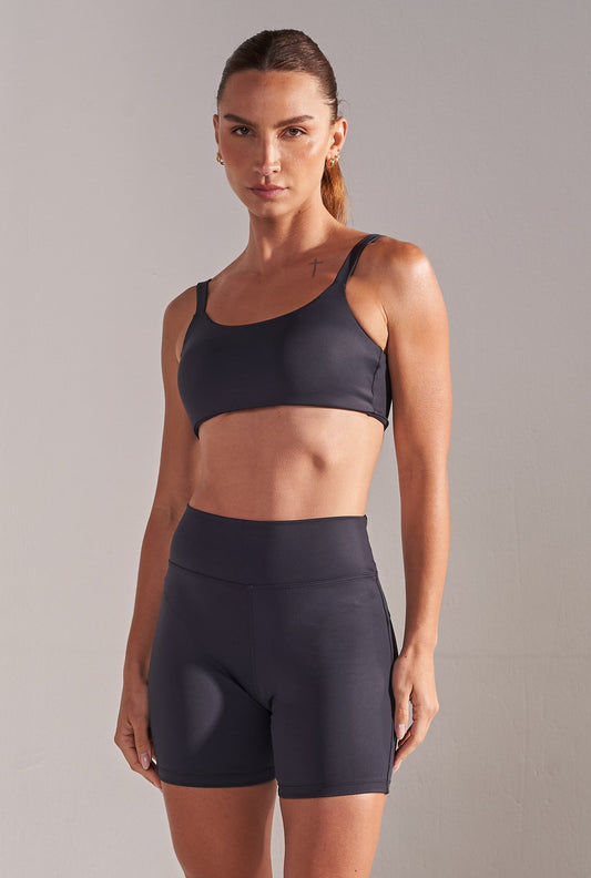 COMPRE O LOOK - Shorts + Top Tecnológico